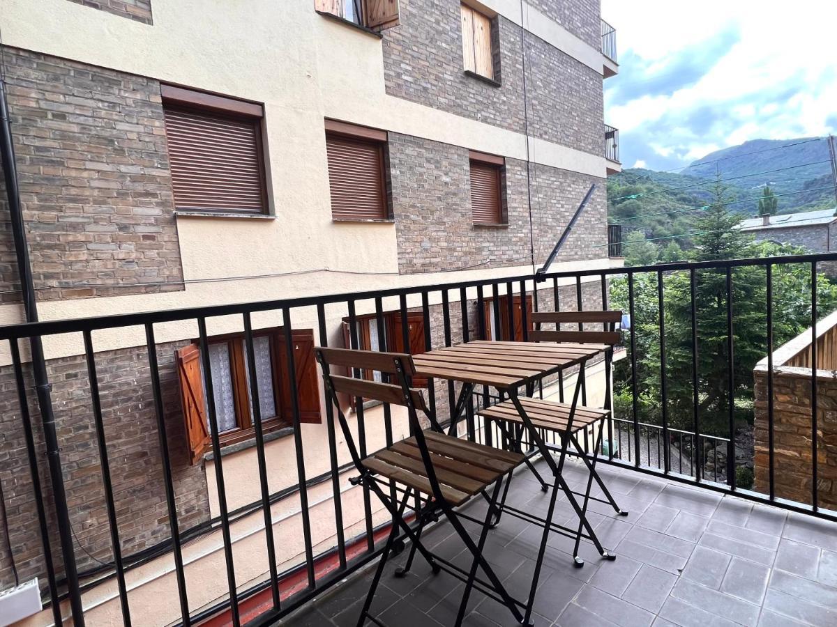Apartaments Matxicots - L'Amfitriona Rialp Bagian luar foto